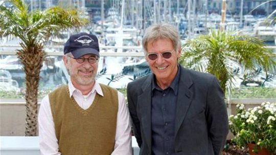 Steven Spielberg (vľavo) a Harrison Ford sa aj...
