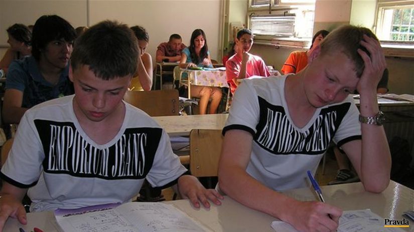 Oliver s bratom Filipom začali chodiť do školy...