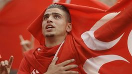 Zavretý štadión za politiku vo futbale? Kdeže! Turci dostali pokarhanie