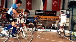 Po páde komunizmu odišli na západ. Ich bicykle pozná celý svet