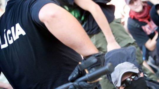 Z vraždy ženy v Gelnici obvinili jej manžela, zasahovali policajti z dvoch krajov