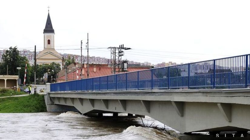 povodne, záplavy, rieka, most