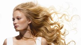 Štyri tipy pre blondínky. Takto sa v lete starajte o vlasy!