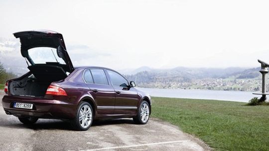 Škoda Superb bodovala patentovaným otváraním...