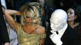 Pamela Anderson - Vivienne Westwood - Red Label - jar 2009 - Londýn