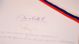 Alžbeta II., podpis