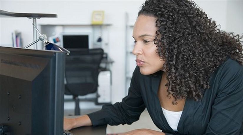 kancelária - práca - počítač - žena