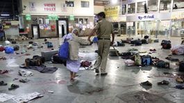 Po útokoch zostali na zemi kaluže krvi,...