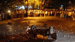 V uliciach po výstreloch a výbuchoch vypukla...