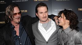 Zľava: Mickey Rourke, Darren Aronofsky a Marisa Tomei