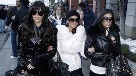 Zľava: Kim Kardashian, Adriane Bailon a Khourtney Kardashian