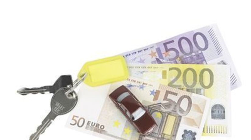 Euro, peniaze, bankovky, kľúče, auto, lízing