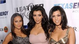 Zľava: Adrienne Bailon, Kim Kardashian a Khloe Kardashian