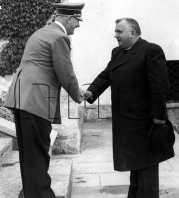 Jozef Tiso (vpravo) s Adolfom Hitlerom.