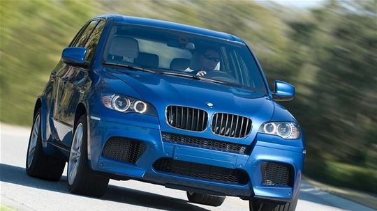 BMW X5 M má výkon až 408 kW (555 k).