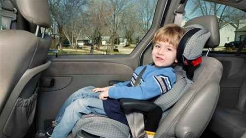 detská autosedačka - dieťa v autosedačke