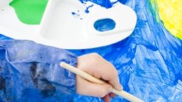 Škandál v parížskom múzeu: Polícia zatkla umelkyňu, vyzliekla sa pri akte