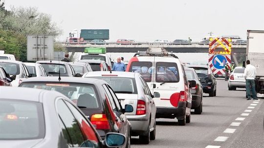 Na diaľnici D1 v smere z Bratislavy sa vodiči zdržia pre nehodu