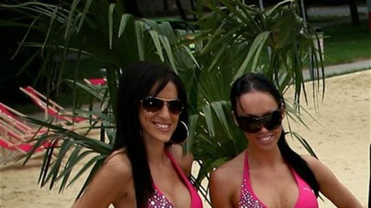 Playmate Martina Štrbová (vpravo) otvorila...