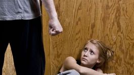 Muži bijú ženy, pretože môžu