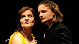 Jana Oľhová a Dano Heriban v hlavných úlohách Shakespearovej drámy Macbeth v Slovenskom komornom divadle.
