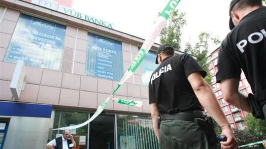 V Košiciach došlo k prepadu banky, polícia po páchateľoch pátra