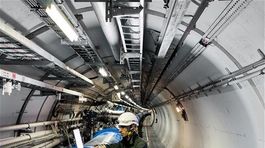 Uznávaní vedci z CERN-u odovzdávajú svoje skúsenosti študentom