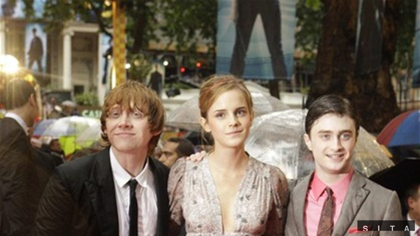 Zľava: Rupert Grint, Emma Watson a Daniel...
