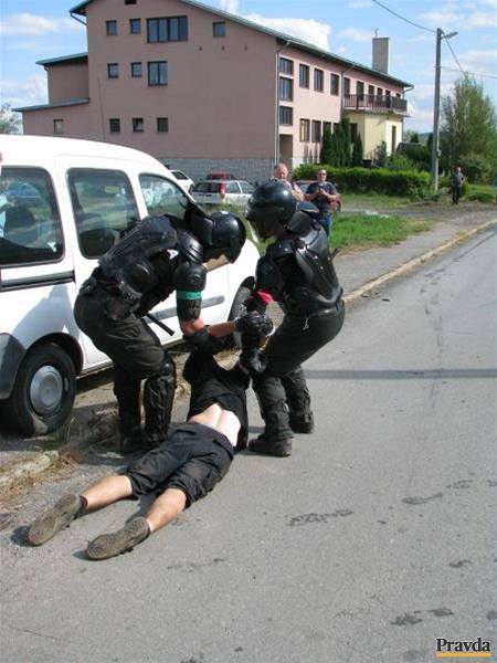 Polícia zasiahla proti protestujúcim aj vodným...