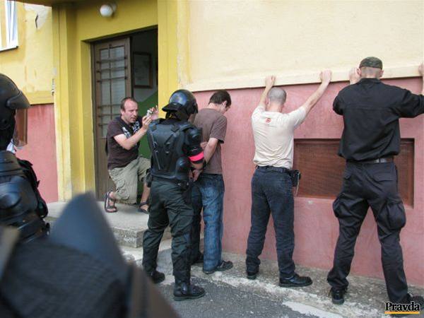 Na sídlisku v Šarišských Michaľanoch polícia...