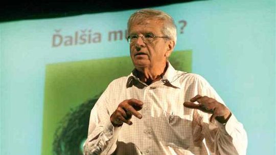 Logik by povedal: Na otázku, či bolo skôr vajce...