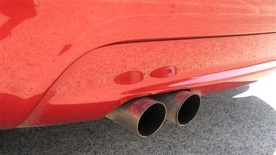 Výfuk pochádza od spoločnosti AMA Exhaust Systems.