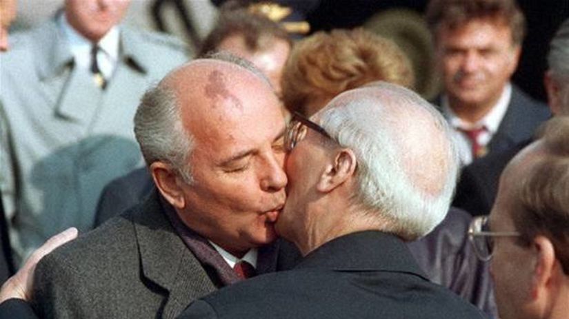 Erich Honecker, Michail Gorbačov