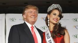 Donald Trump a Miss Universe 2009 Stefania Fernandez