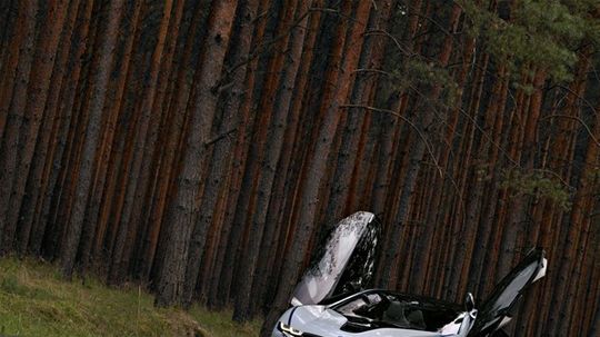 Pod kapotou sú až tri motory.