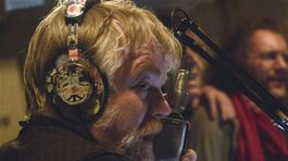Philip Seymour Hoffman si v komédii Piráti na vlnách zahral diskdžokeja, ktorý pre hudbu odišiel zo Spojených štátov do Británie.