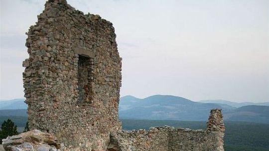 Hrušov možno nebol v minulosti až tak významným...
