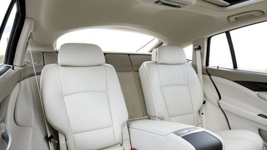 GT ponúka dvojicu zadných polohovateľných...