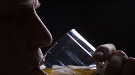 Z whisky je horšia opica ako z vodky