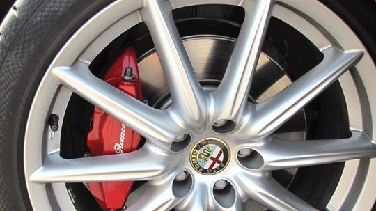 O príplatkové brzdy sa postaralo Brembo.