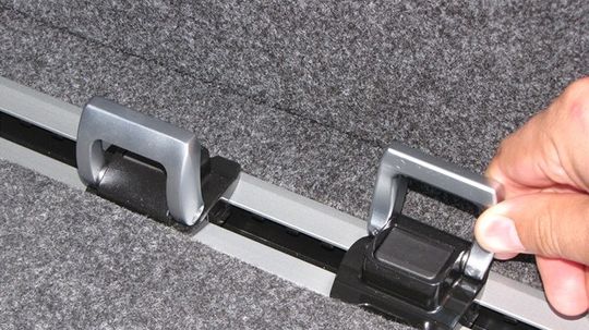 Upevňovacie oká sa dajú ľubovoľne posúvať.