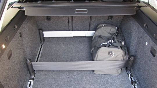 Systém na upevnenie menších tašiek príde vhod.