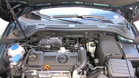 Základný motor Superbu Combi bohato stačí.