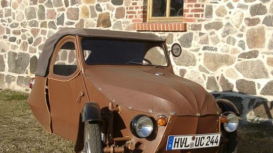 Najvýkonnejší Velorex 16/350 mal hmotnosť 310 kg.