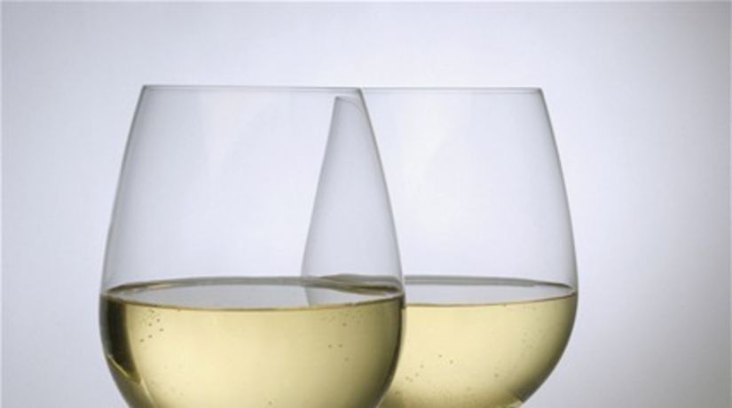 biele víno - alkohol - pohár - problém