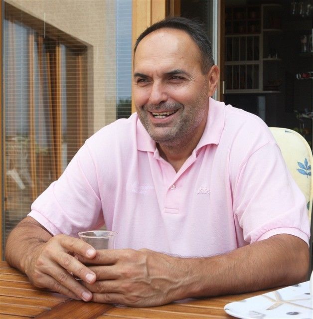 Ernest Bokroš veľa cestoval, rozprávky čítala manželka Vzdelávanie