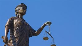 Voči znalcovi z kauzy platina začali správne konanie