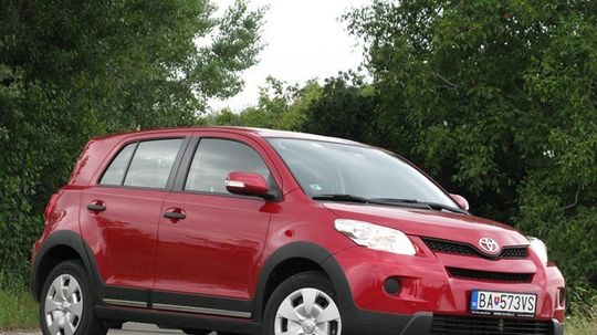 Urban Cruiser používa platformu Toyoty Yaris.