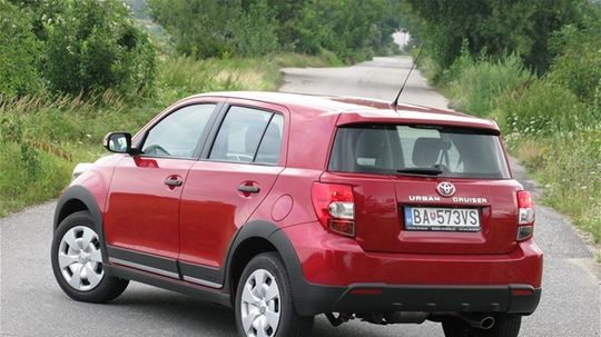 Na ceste je Urban Cruiser bezpečným spoločníkom.