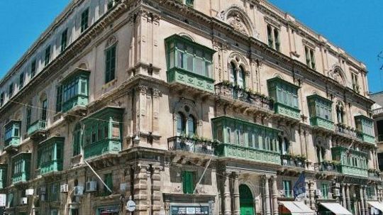 Cez deň je Valletta plná zvedavých turistov. V...